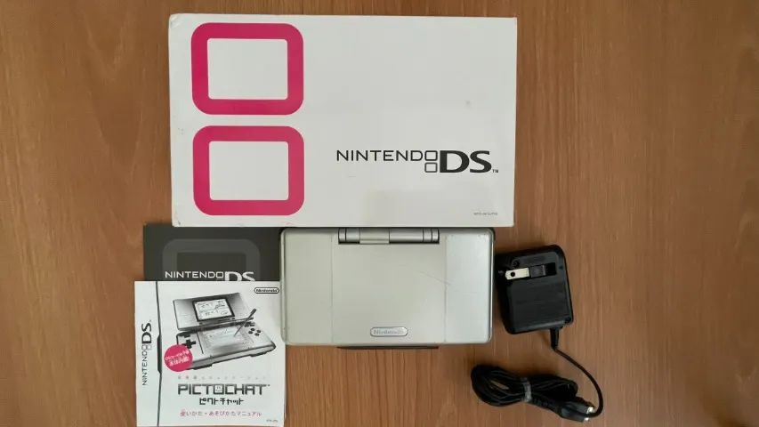 Nintendo DS Classic Prata na Caixa 