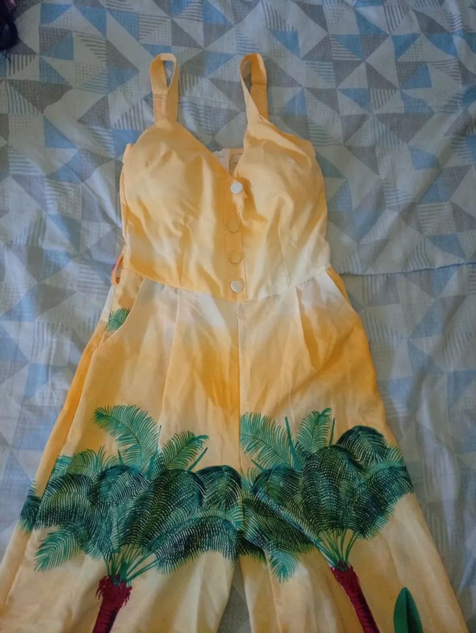 Macacão amarelo florido