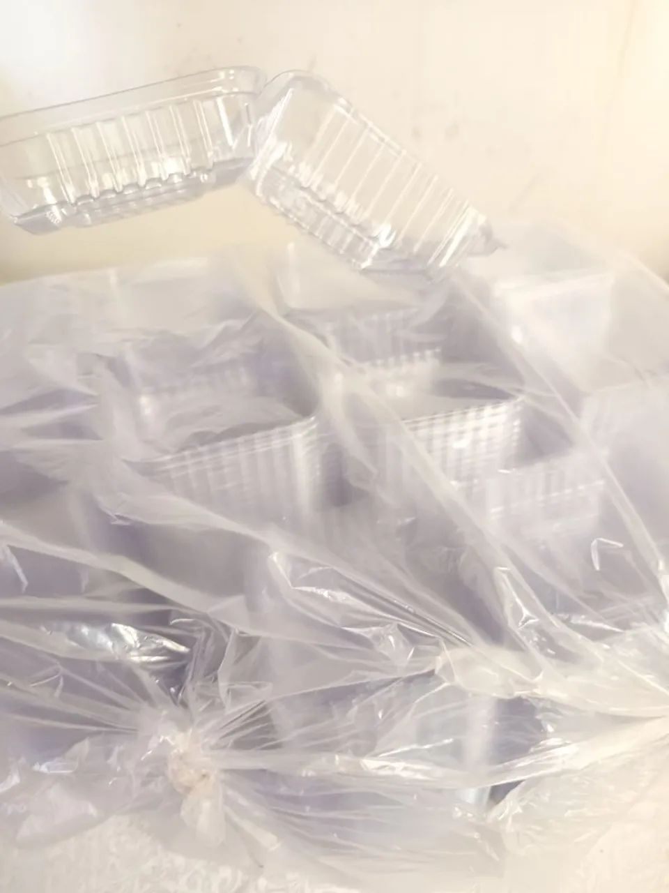 Desapego, Marmitex diversos redondos e retangular e vasilhas de salada * - Foto 4