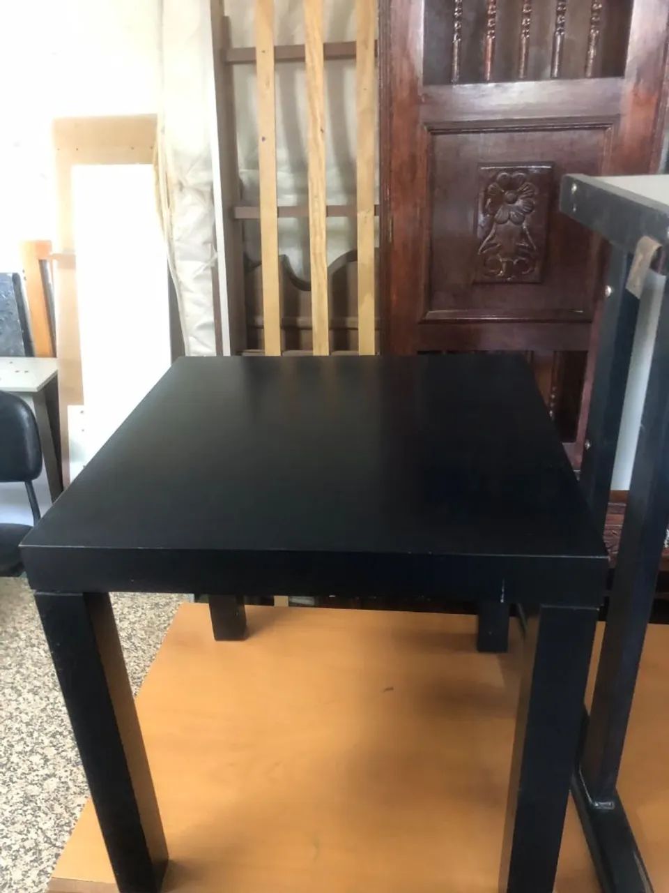 Mesa de cabiceira preta 