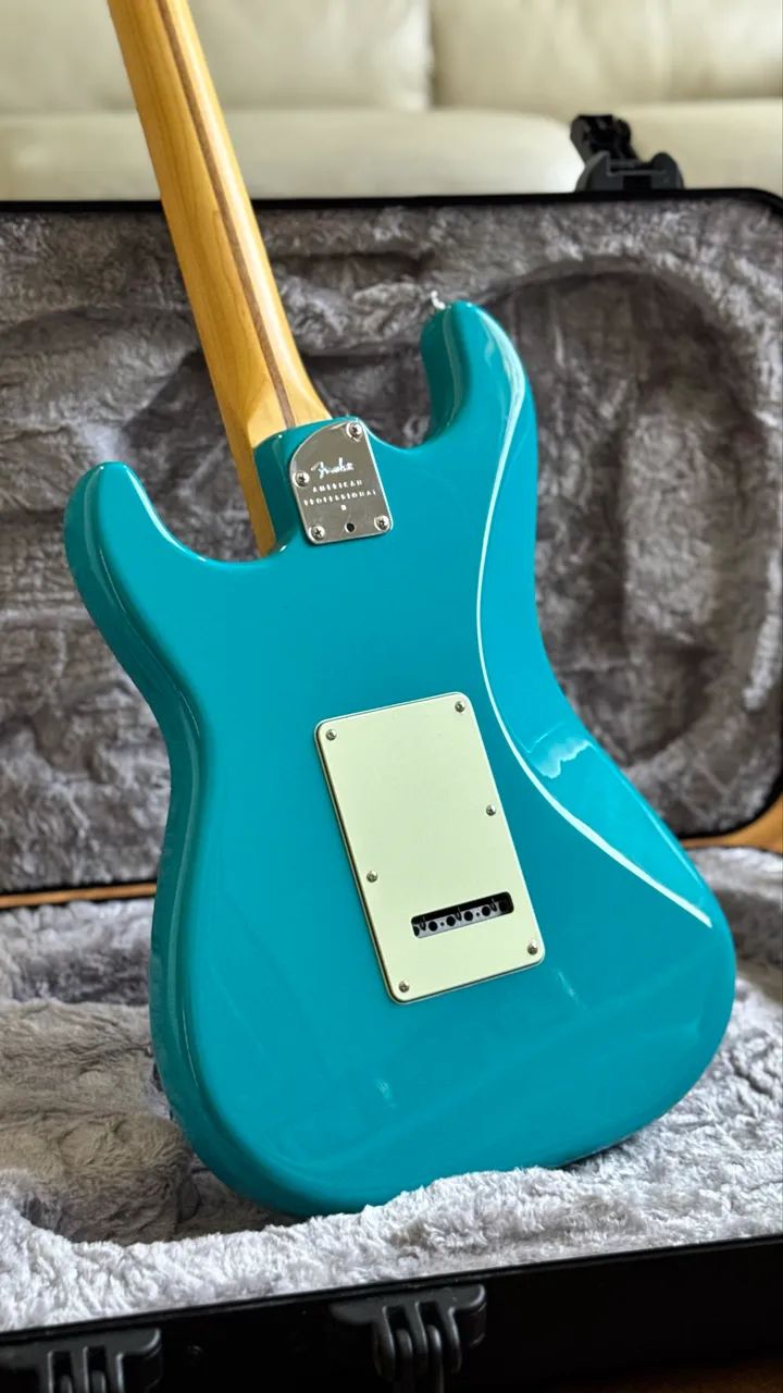 Guitarra Fender American Professional Miami Blue  - Foto 4