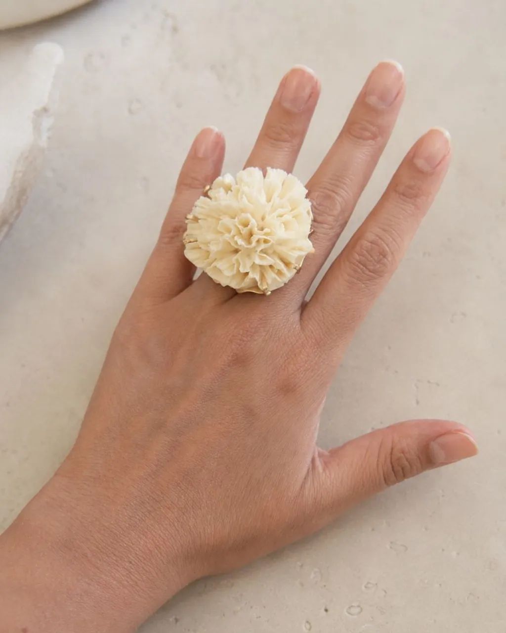 Anel statement flor em biscuit Zara novo 