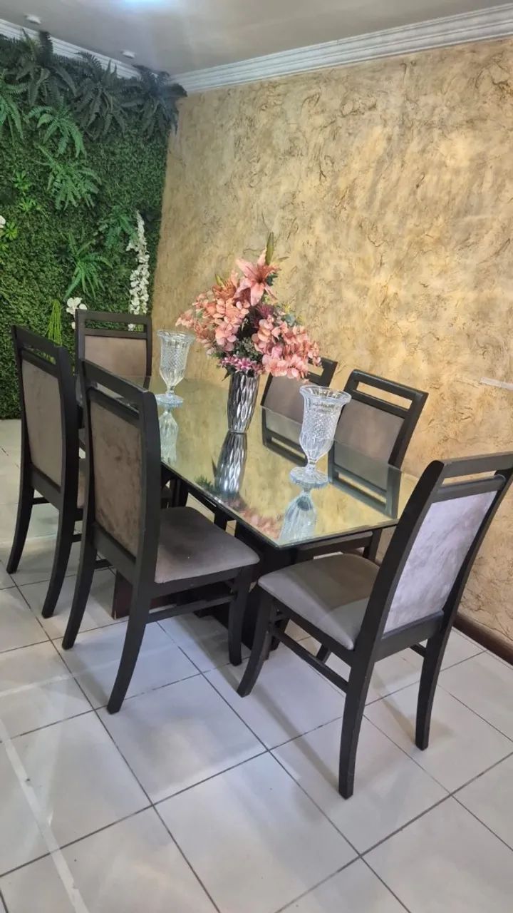 Mesa de jantar 6 cadeiras em madeira e tampo em vidro