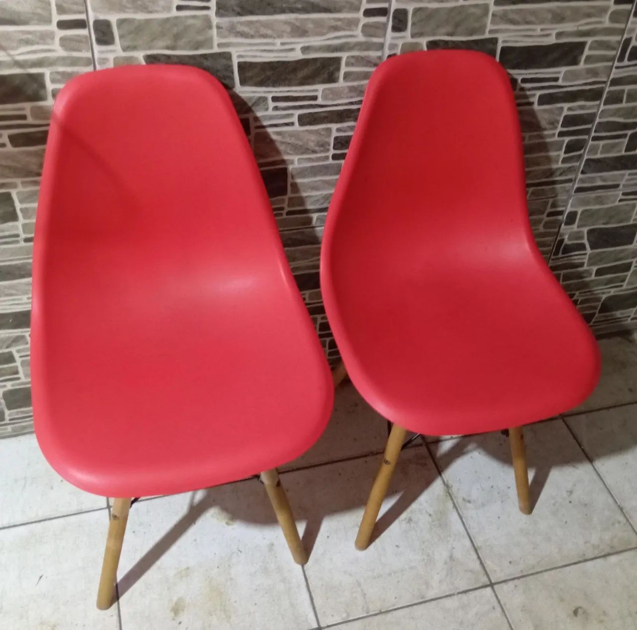 VENDO 2 CASEIRAS PE DE PALITO VERMELHA  - Foto 2