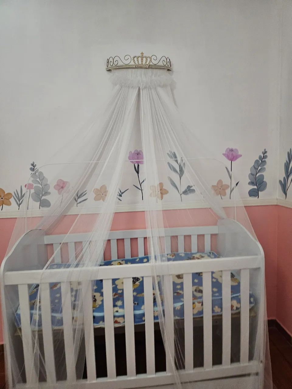 Berço, colchão e dossel com mosquiteiro - Foto 4