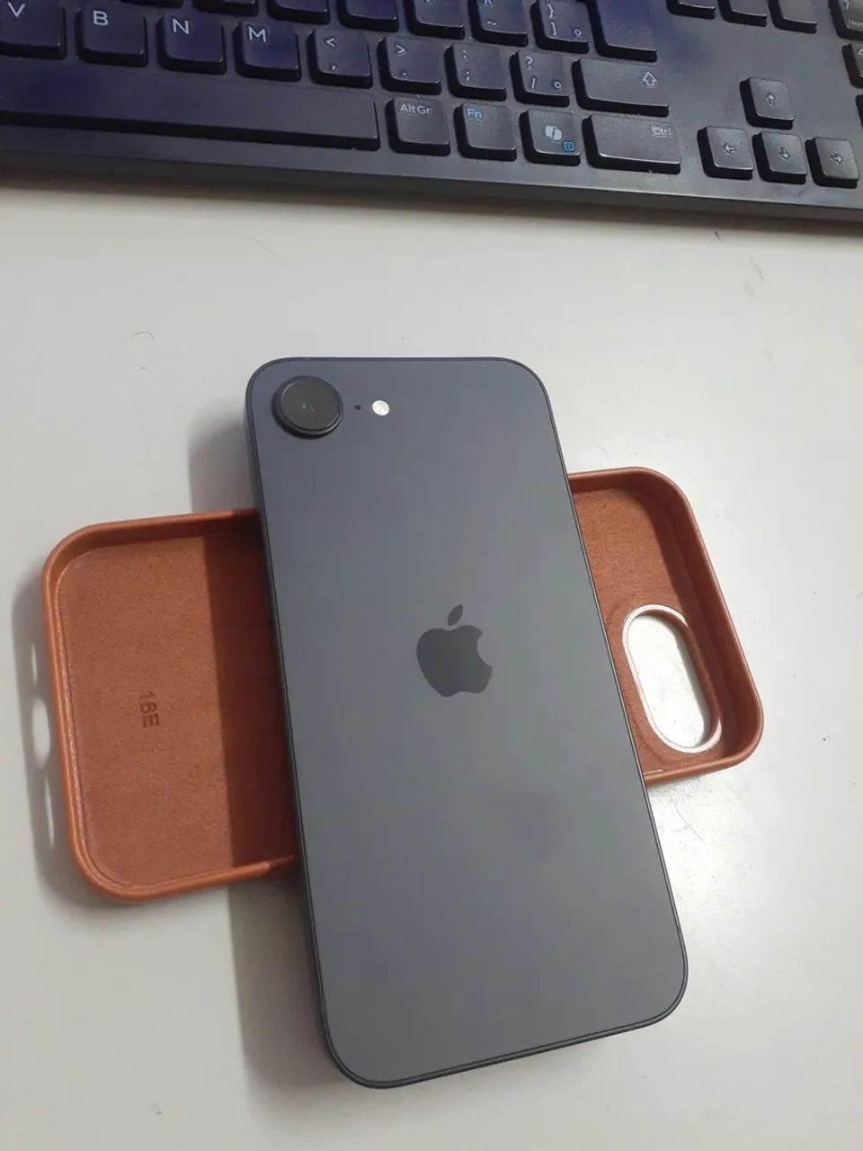 iphone 16e - 128Gb ( 3 meses de uso ) 