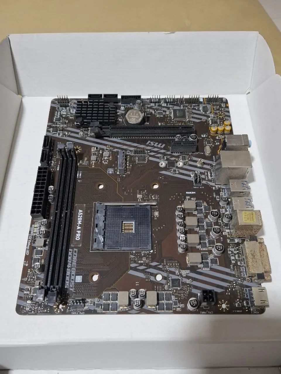 Placa Mãe MSI A520M-A PRO DDR4, Socket am4, M-ATX, chipset AMD A520 - Usado