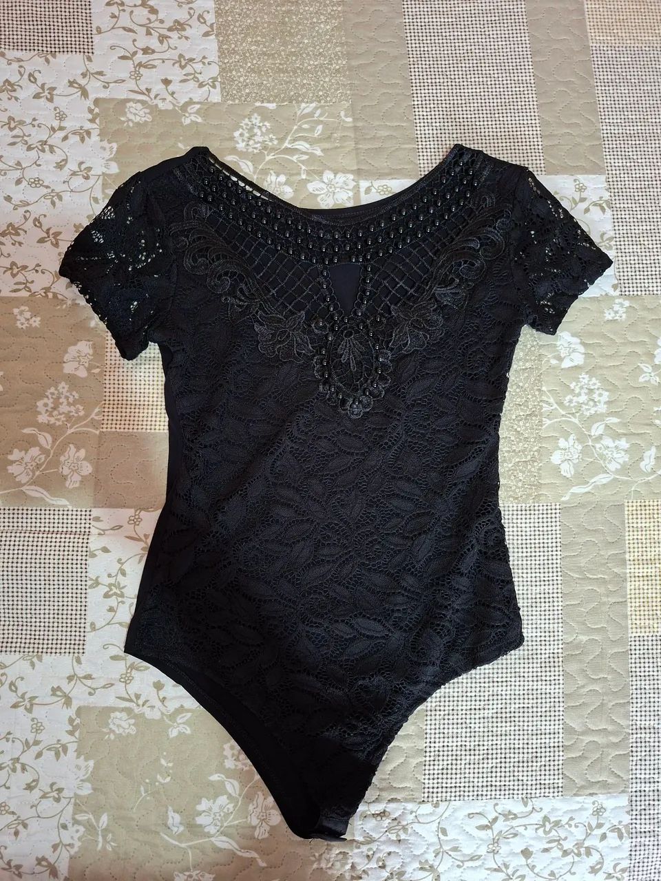 Body de Renda Preto com Pedrarias e Bordado 