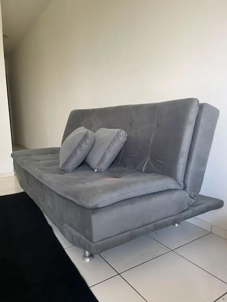 SOFÁ CAMA DE VELUDO CINZA  - Foto 4
