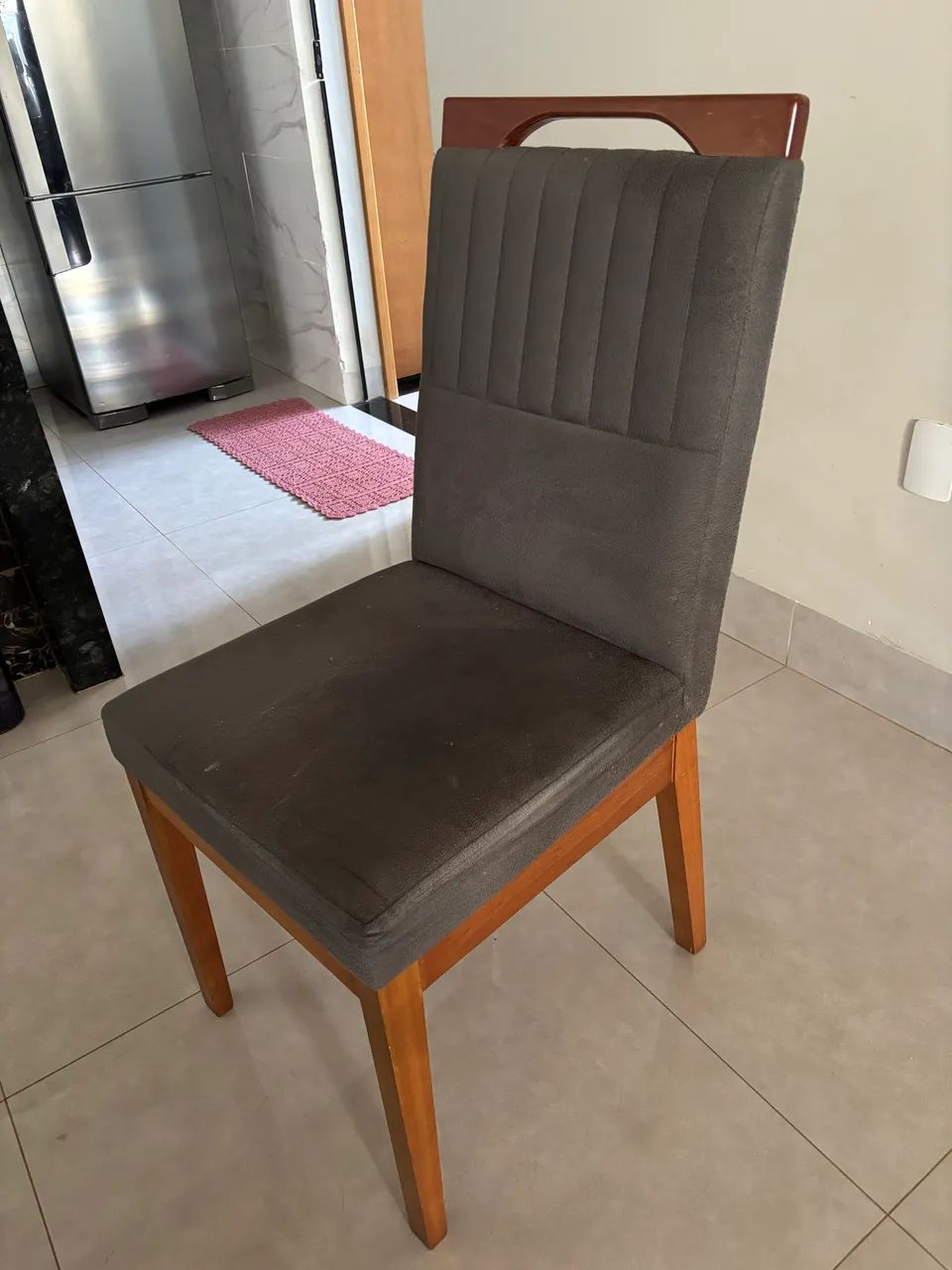 Vendo mesa 4 lugares madeira nobre  - Foto 3
