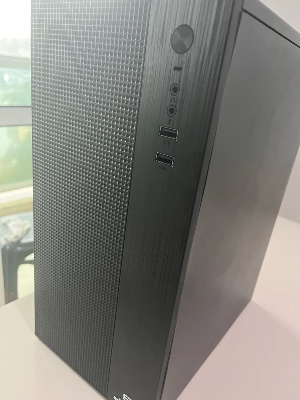 CPU I5 com 16 GB RAM e 250 GB SSD
