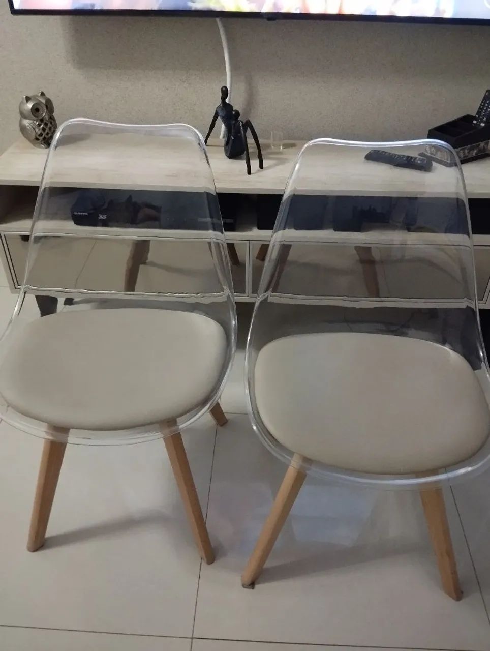 Cadeiras com encosto transparente  - Foto 2