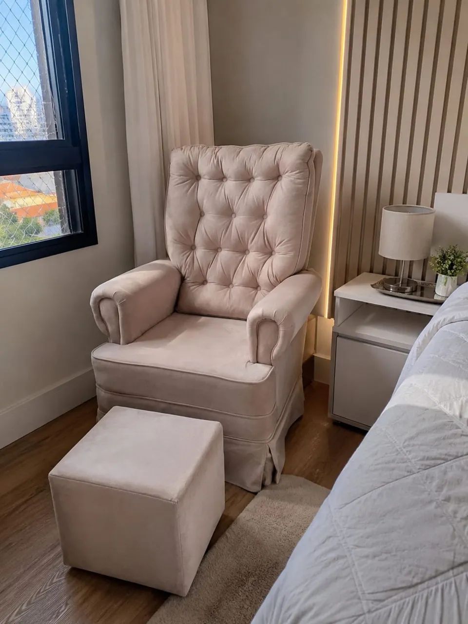 Cama, Colchão, Poltrona De Balanço e Puff