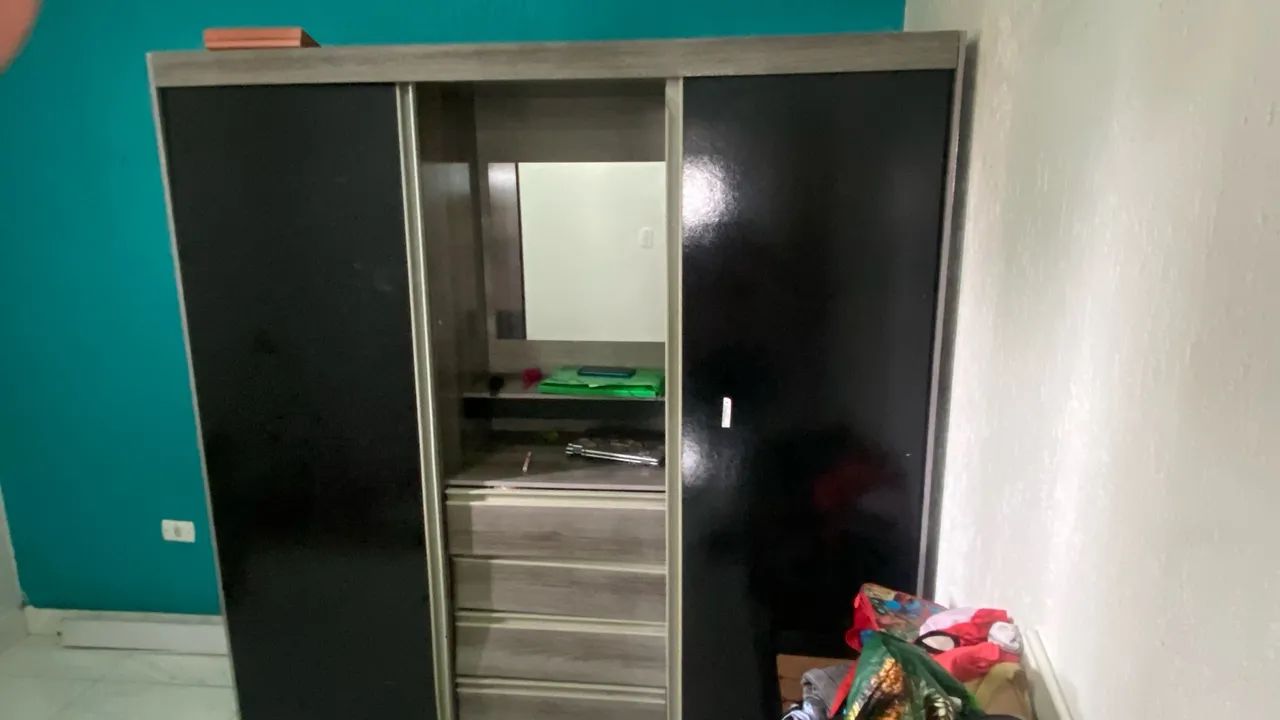 Guarda-roupa com portas de correr e espelho  - Foto 3