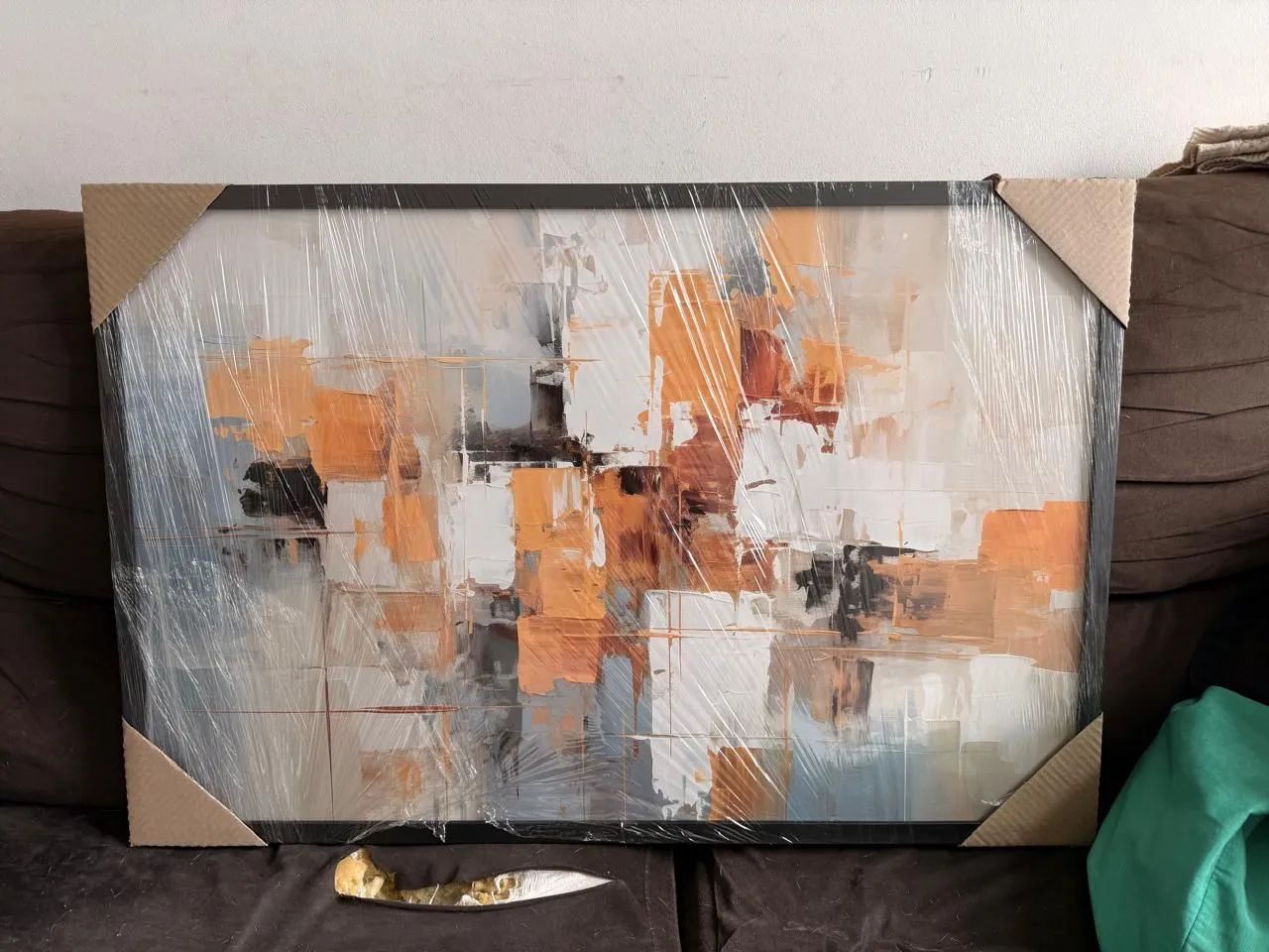Quadro perfeito no plástico, com molduras pretas 