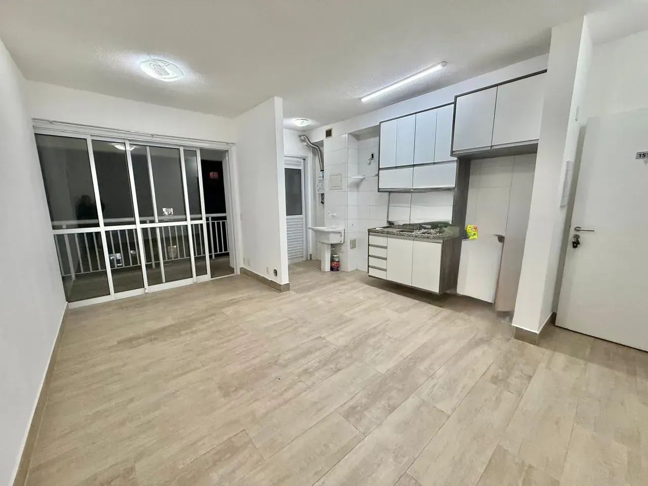 1 DORMITÓRIO C/ VARANDA E LAZER COMPLETO