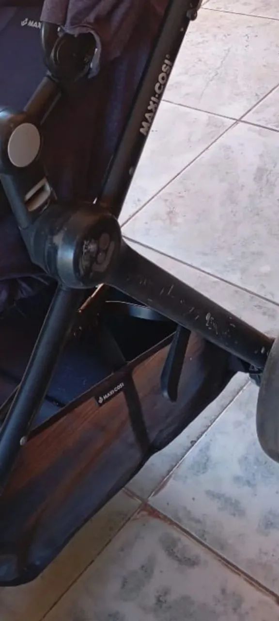 Vendo carrinho de bebê e bebê conforto Maxi Cossi  - Foto 6