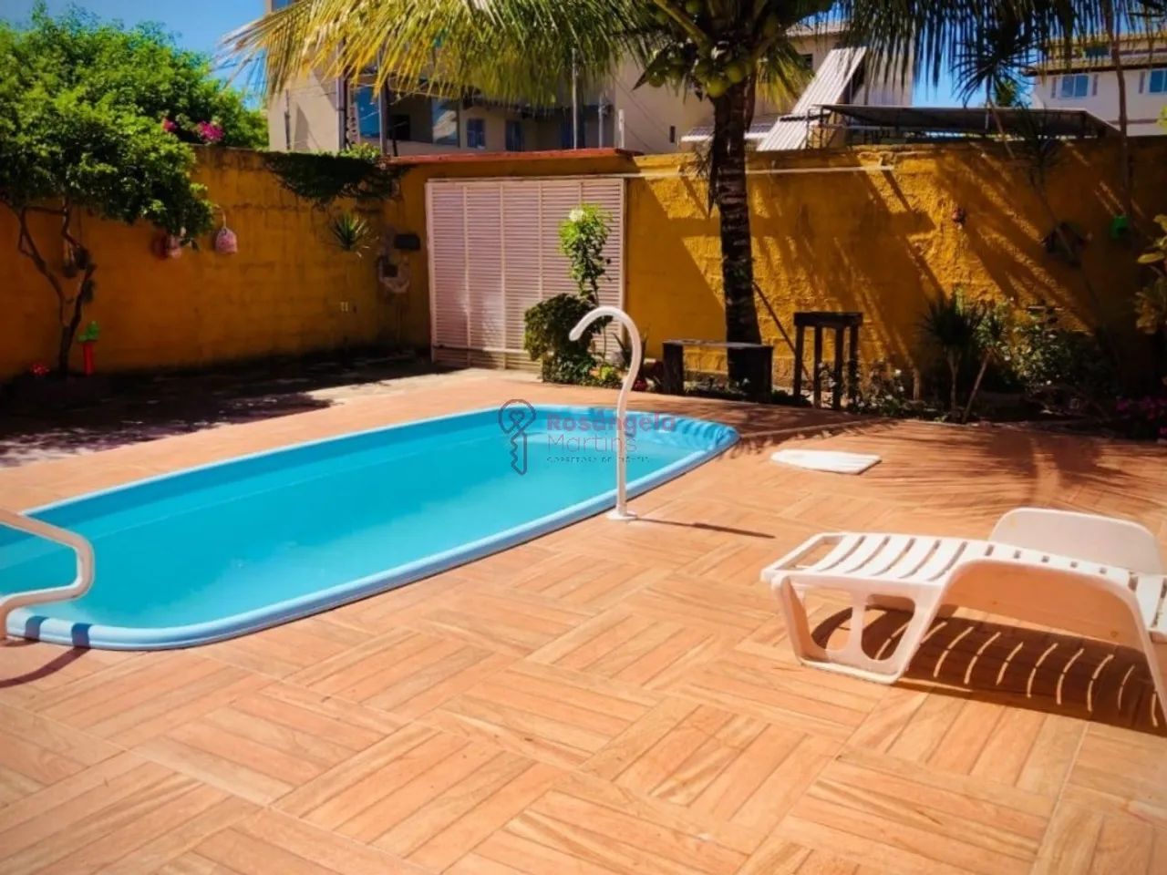 Casa Duplex com 3 suítes, área gourmet e piscina com hidro na Barra do Jucu!