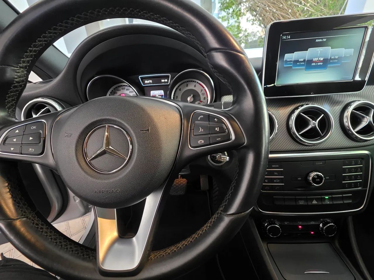 Mercedes-Benz GLA 200 Adv. 1.6/1.6 TB 16V Flex Aut., foto 12 de 20