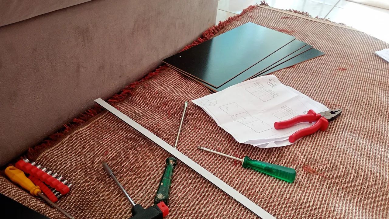 Serviços gerais elétrica hidráulica.