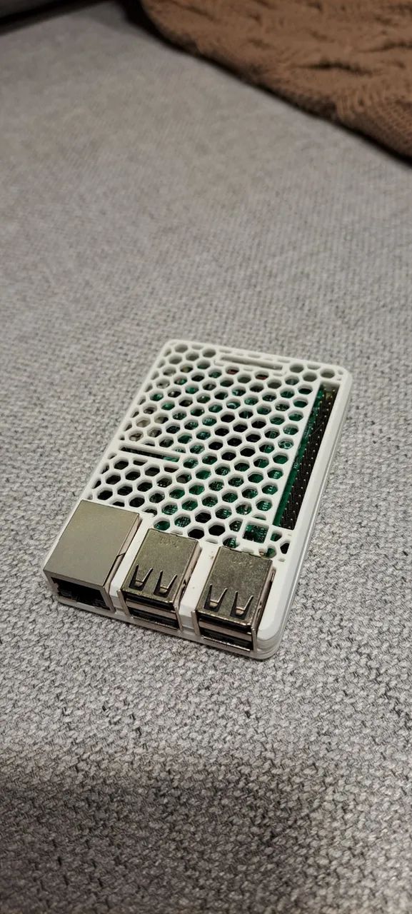 Raspberry Pi 3 Model B + Fonte e Case 3D - Único Dono