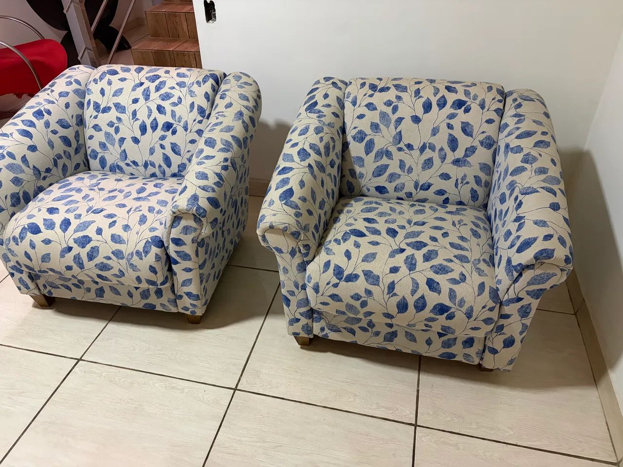 Vendo Duas Poltronas Estampadas - Foto 4