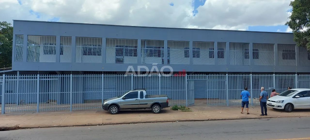 IMÓVEL COMERCIAL À VENDA  COM SALA COMERCIAL! Avenida dos Pirineus  Bairro São Francisco, 