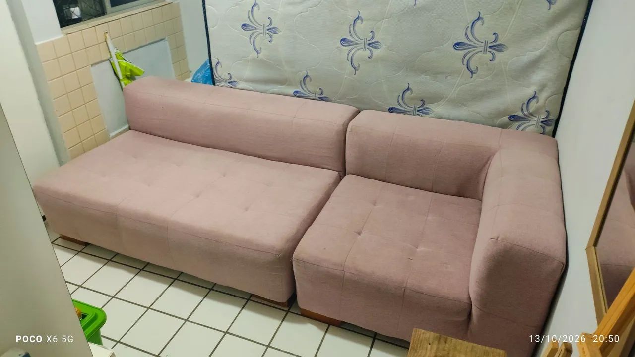 Sofá Modular Rosa - 2,30 m | R$ 750,00