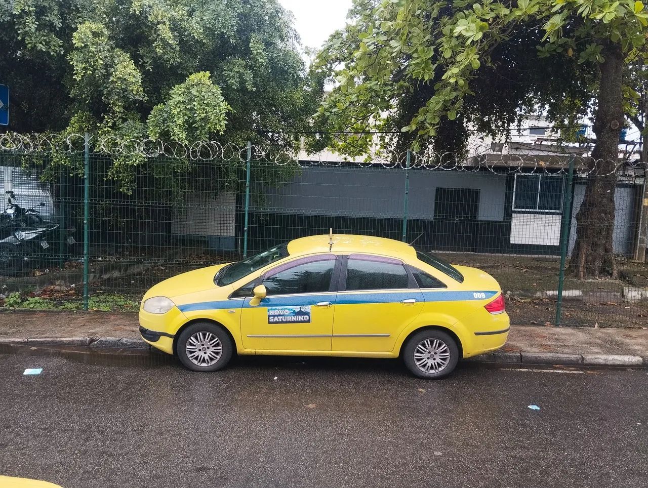 Fiat Linea LINEA ESSENCE 1.8 Flex 16V 4p 2016