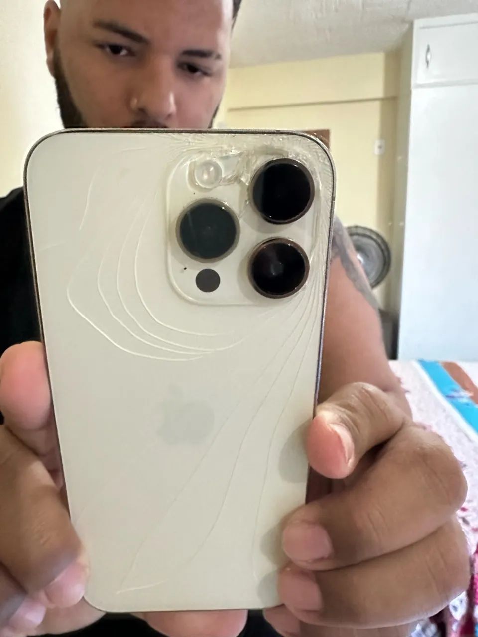 iPhone 14 pró max 256g com avarias na parte traseira  - Foto 2