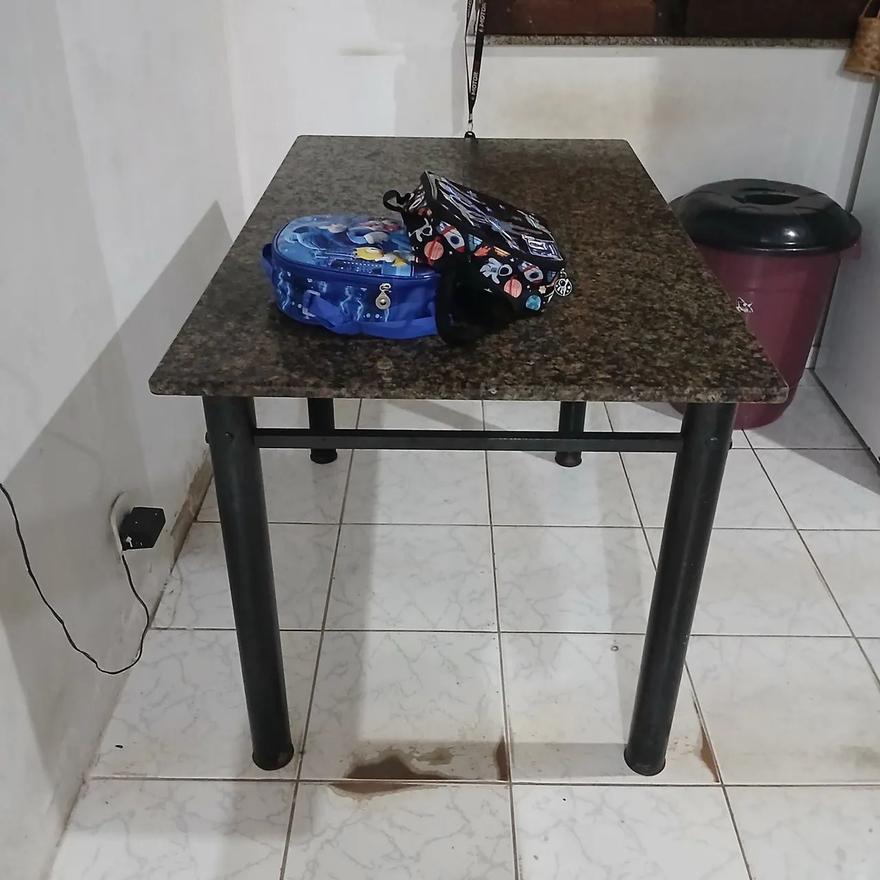 Mesa de mármore (cozinha)65568133461378120