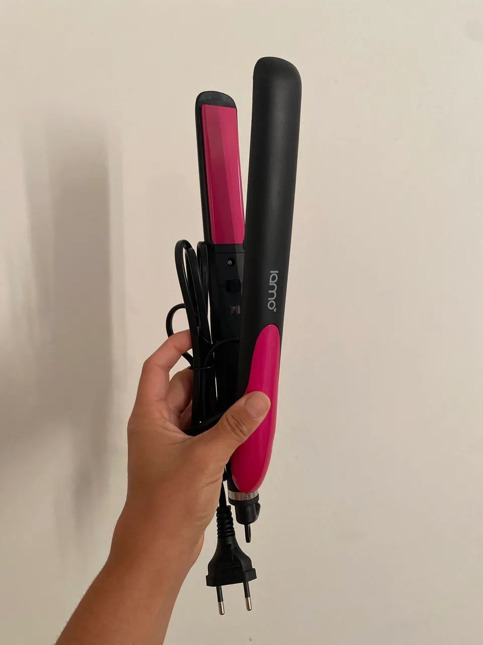 Chapinha Nova/ Prancha Alisadora para Cabelos Essencial Bivolt Iamo  - Foto 2