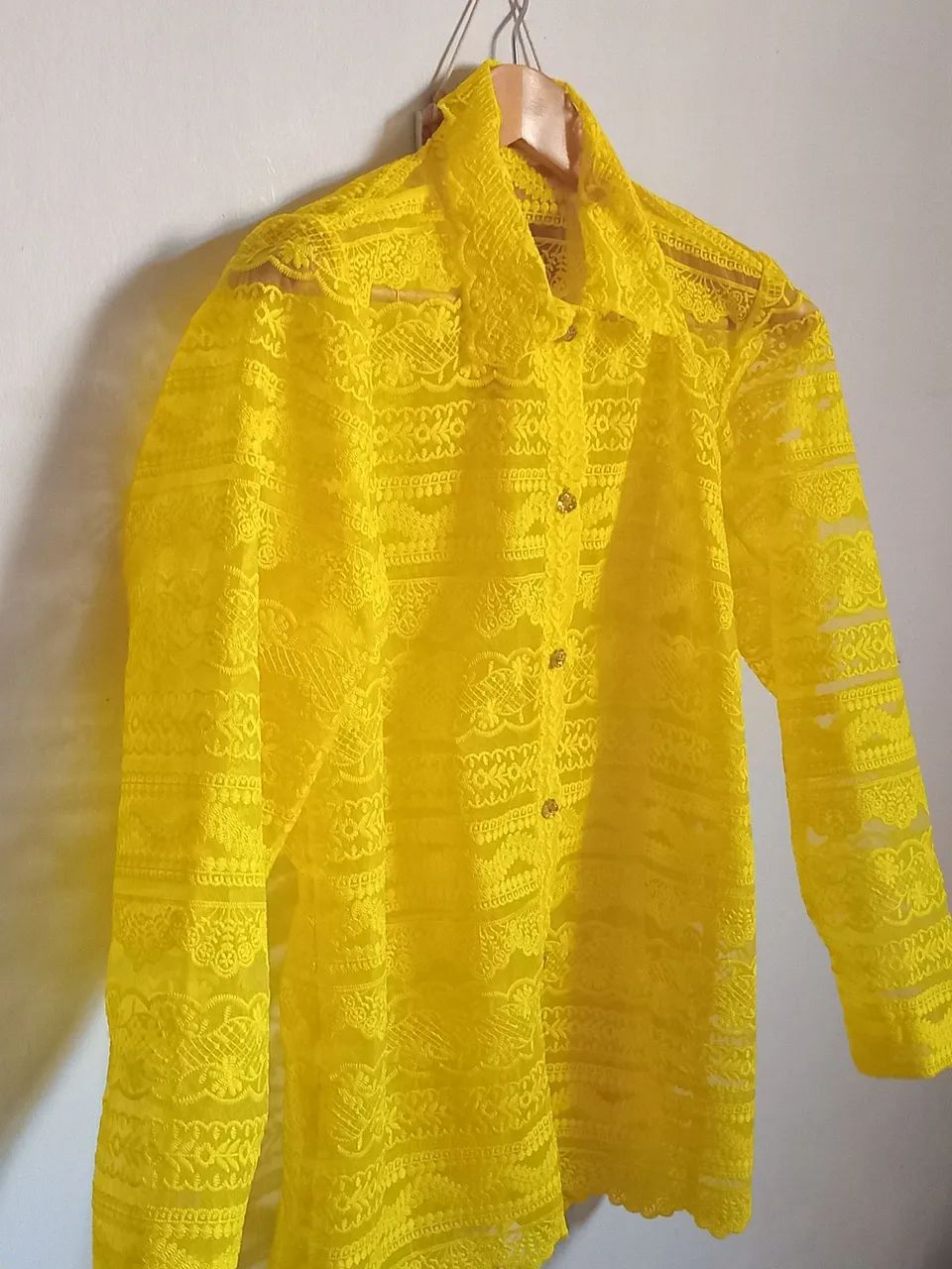 Blusa Amarela Mangas Compridas - Foto 2
