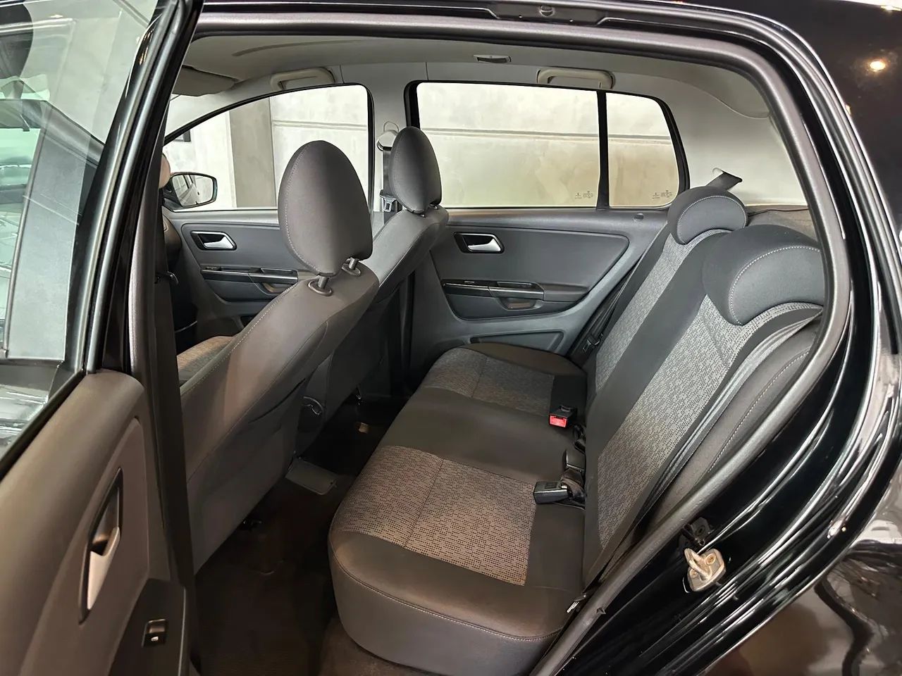 Volkswagen Fox 1.0 MI Total Flex 8V 3P 2014 - Foto 15