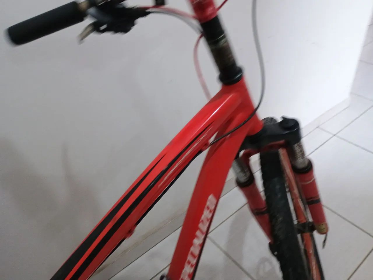 Bicicleta Specialized vermelha em bom estado - Foto 5