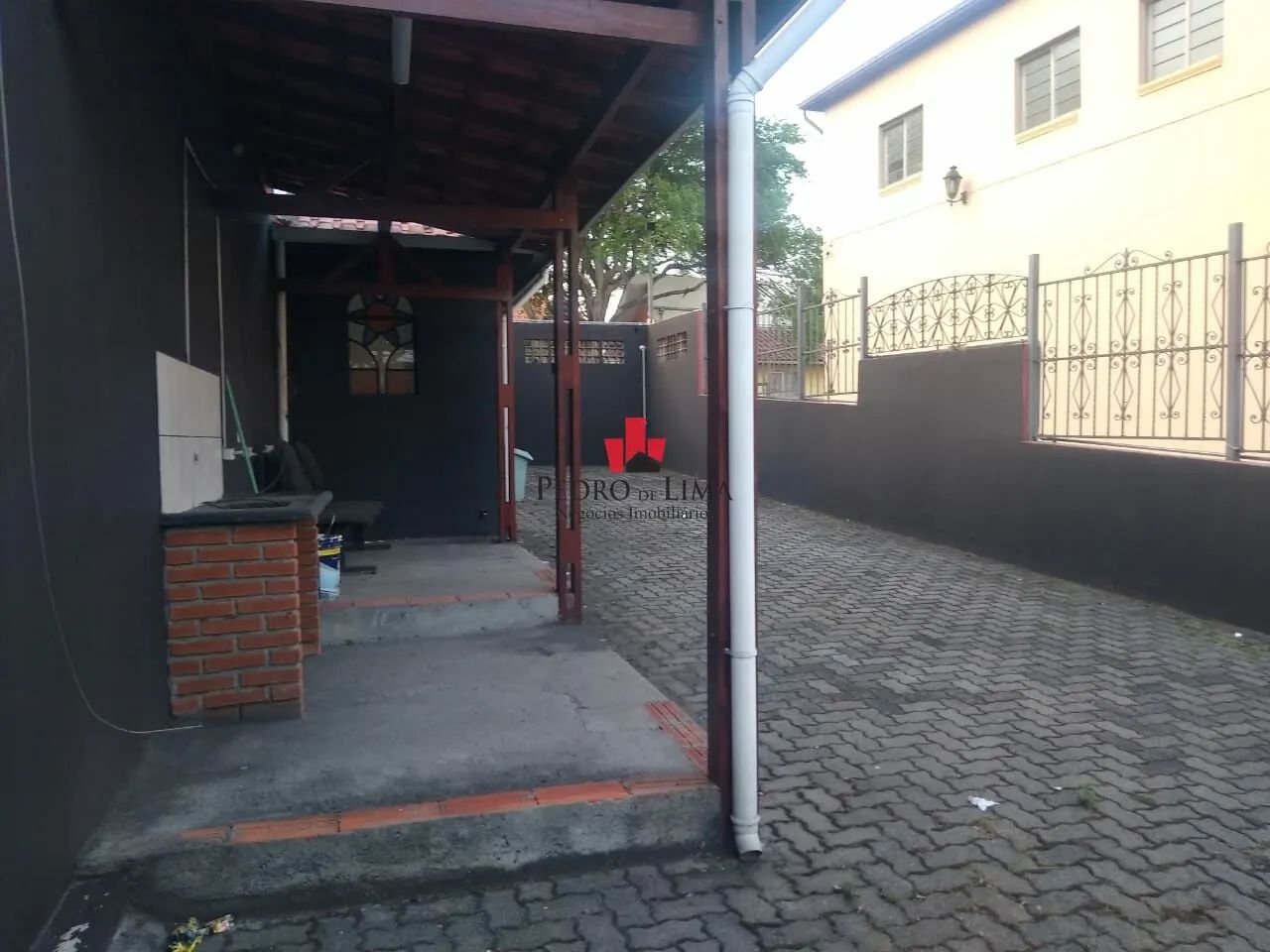 Casa Comercial com sala, Banheiro e Lavanderia e 4 Vagas na Penha - Foto 3
