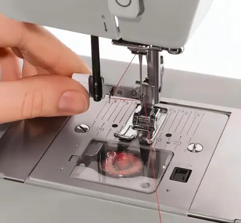Máquina de costura reta Singer Facilita Pro 4423 portátil - Foto 6