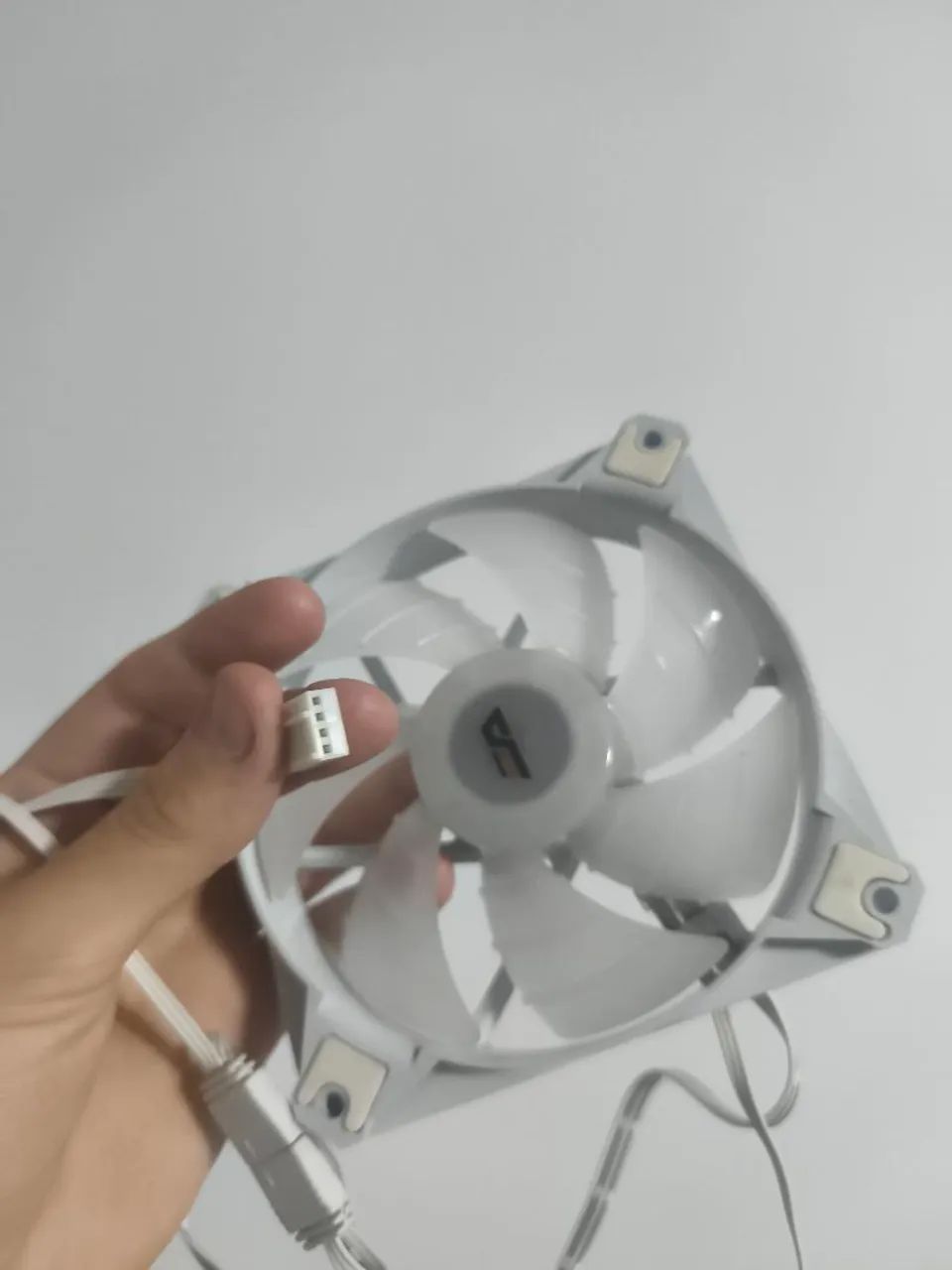 3 Fans Dark Flash brancas  - Foto 2