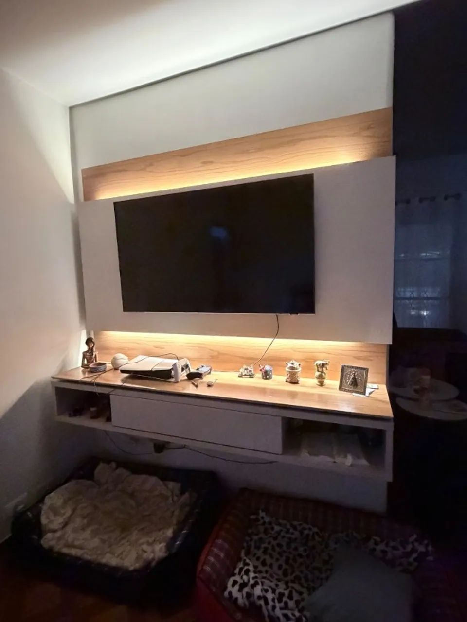 Painel para TV  Branco com LED - Seminovo - Foto 3