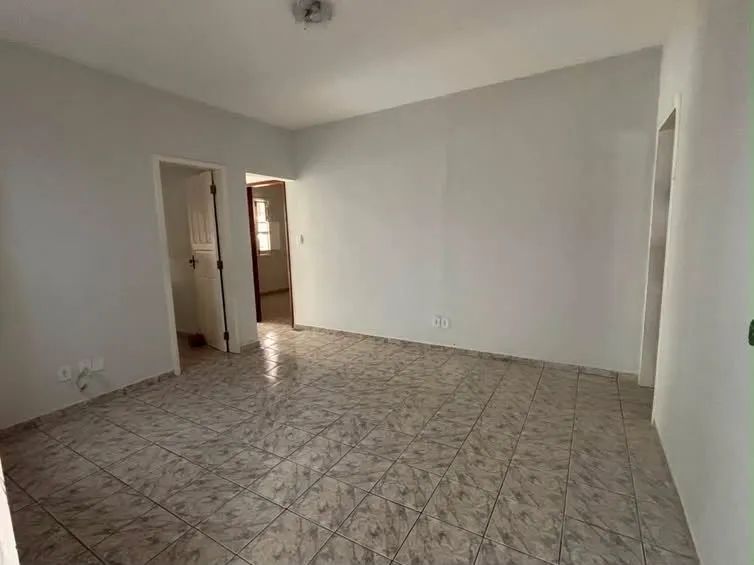 CASA AMPLA COM 3 QUARTOS E QUINTAL - - Foto 3