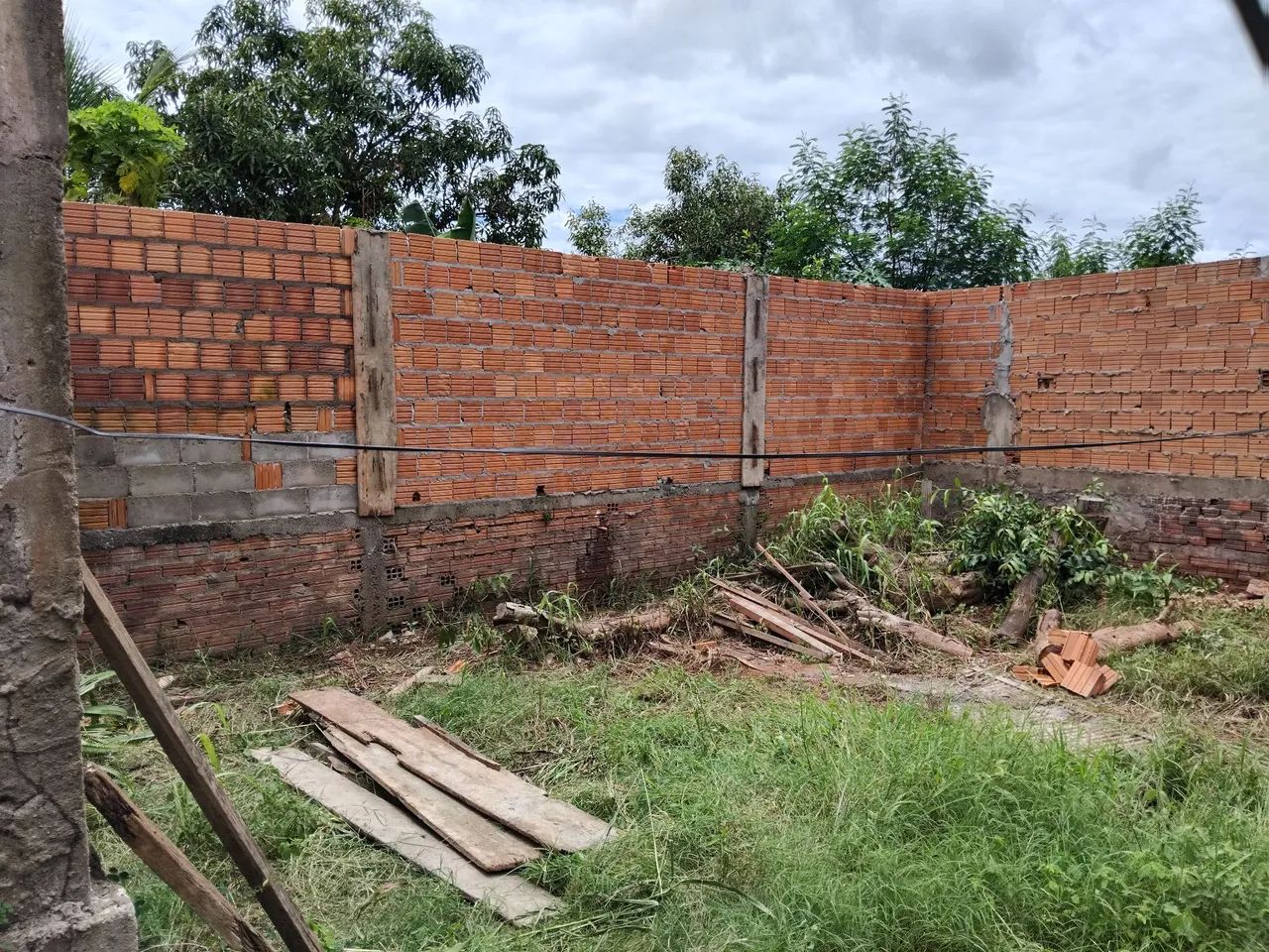 Vendo uma casa com.3 peças e um banheiro. - Foto 2