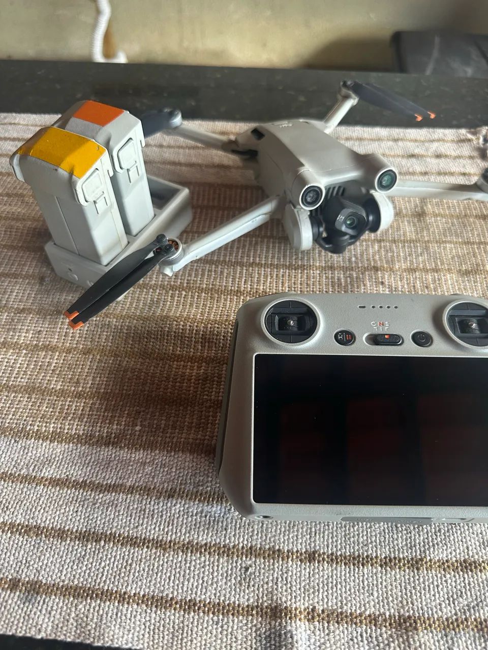 DJI Mini 3 Pro Fly More Combo - DJI RC com Tela Integrada - Foto 3
