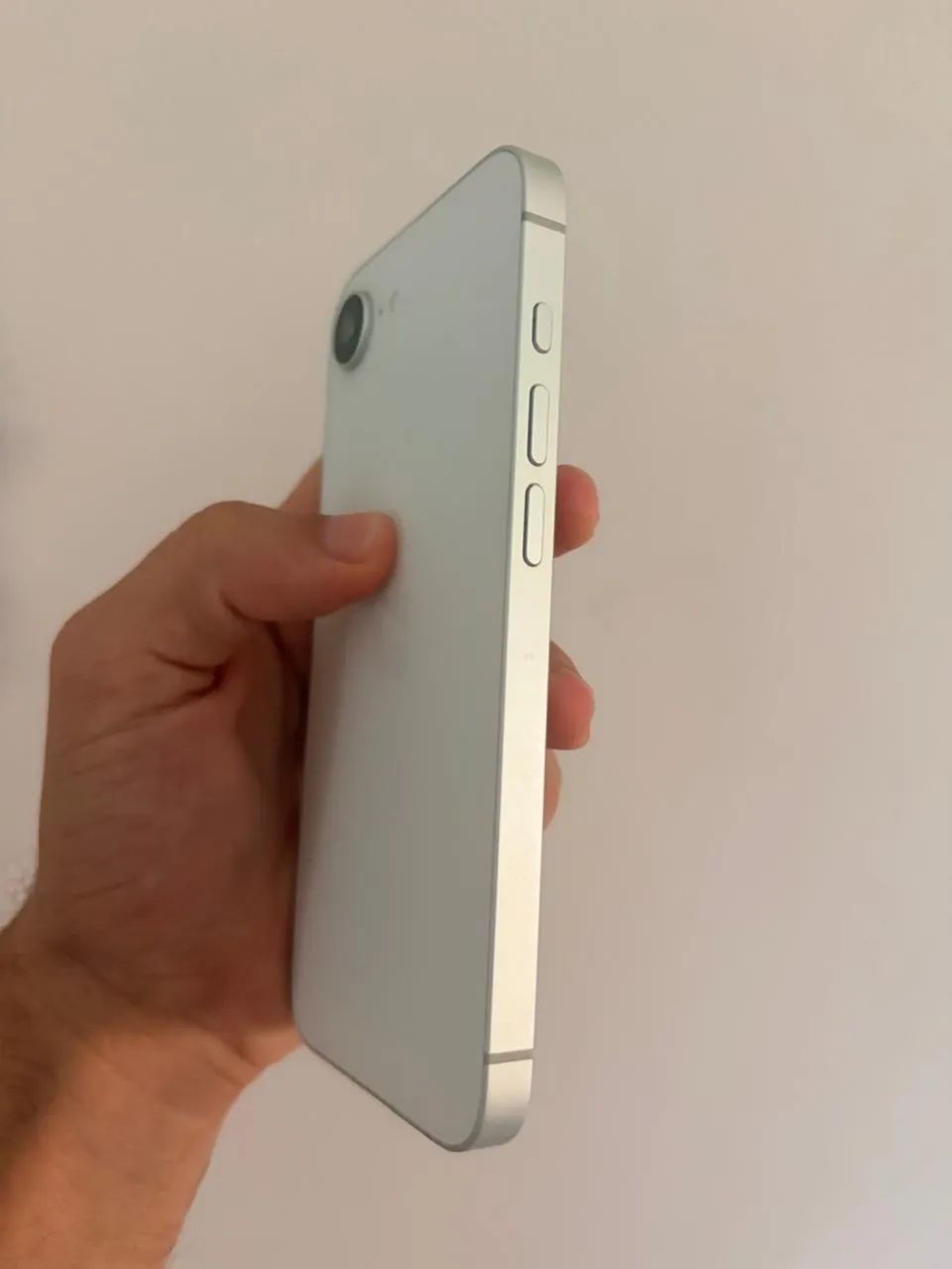 iPhone 16e