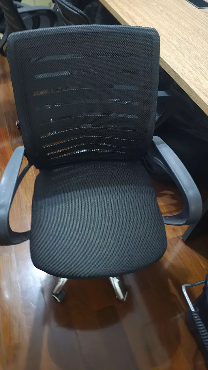 Mesa e cadeiras de escritório  - Foto 4