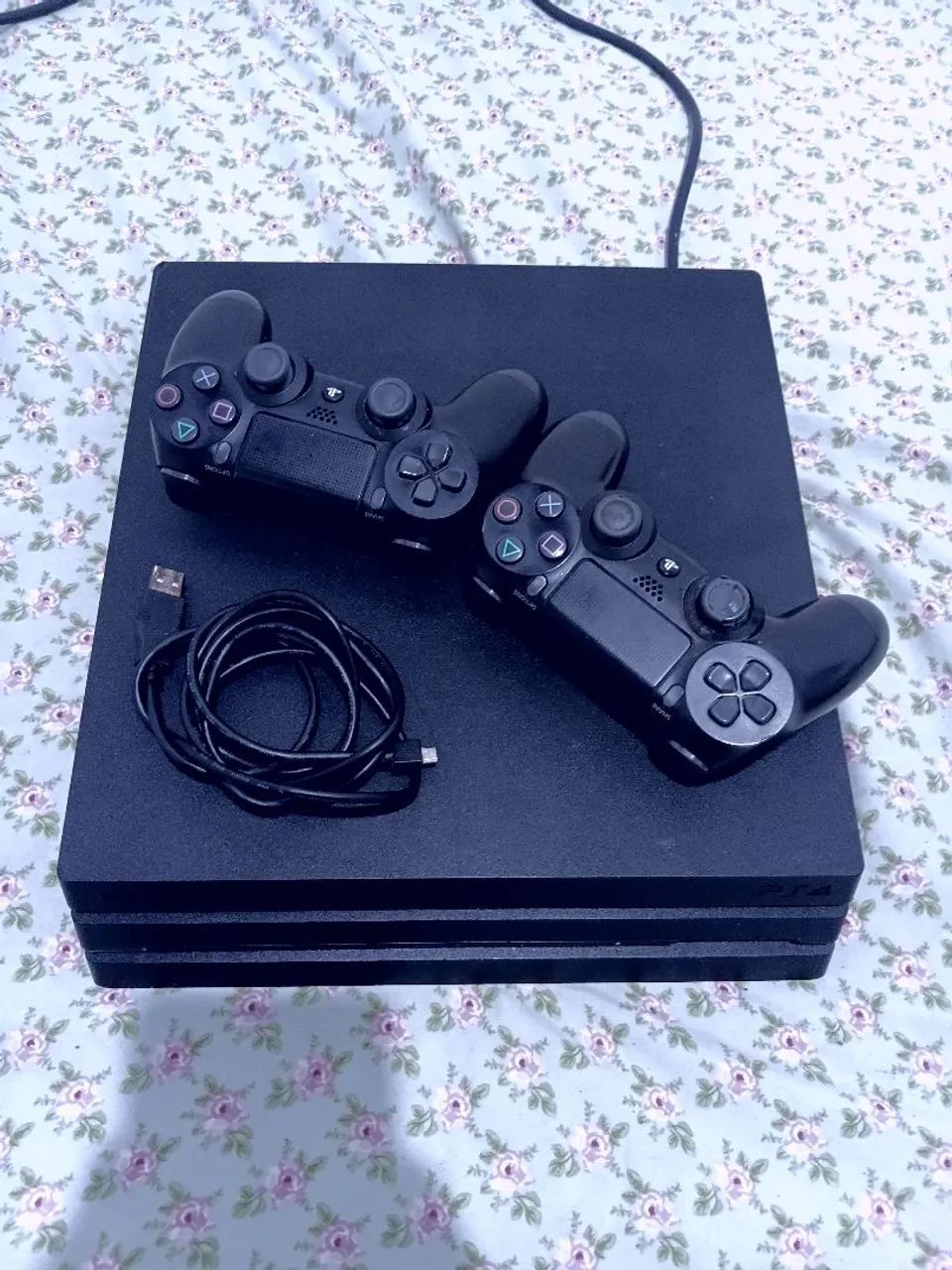 Vendo Ps4 Pro Mídia Digital 2 controle  - Foto 2