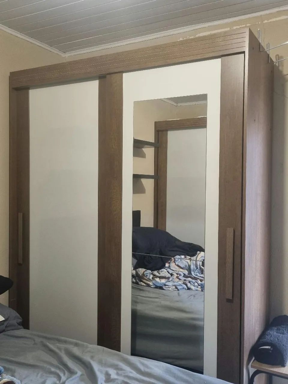 Guarda roupa novo com espelho 