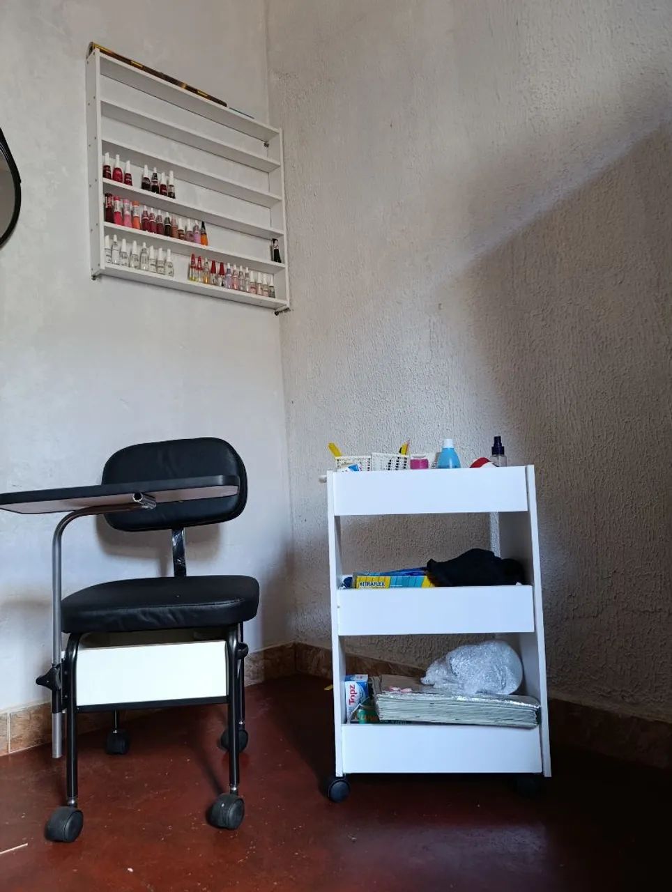 Kite manicure e pedicure com cadeira , espositor,e carrinho auxilia 400r  - Foto 2