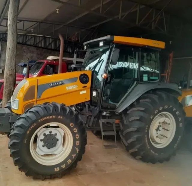 Trator Valtra BM100