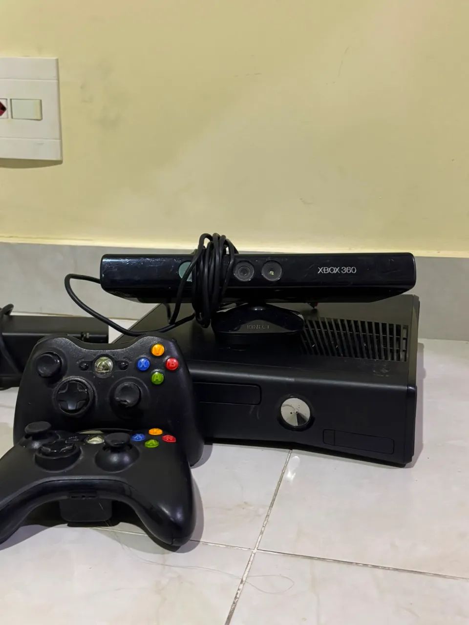 Xbox 360 / Acompanha jogos e kinect
