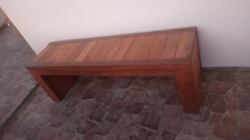 Bancos em madeira 